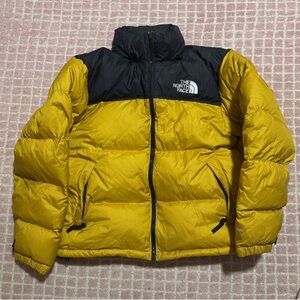 Brand new 700 black n yellow north face jacket 
Only have five in mens and women